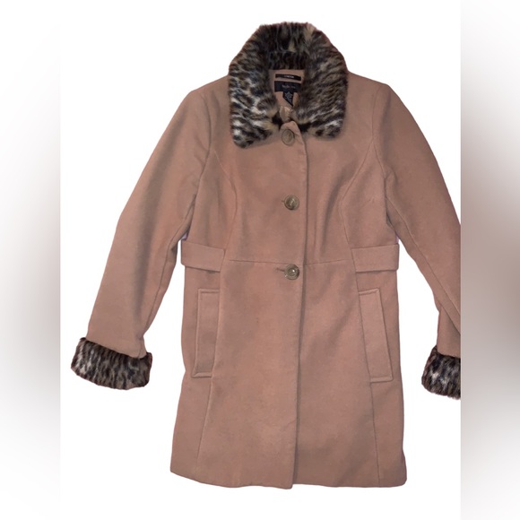 Tan Coat with Leopard fur cuff/Collar - Picture 3 of 10